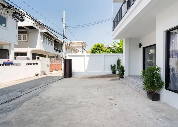 別墅 Miq Ekkamai3_pool Villa_3br House *